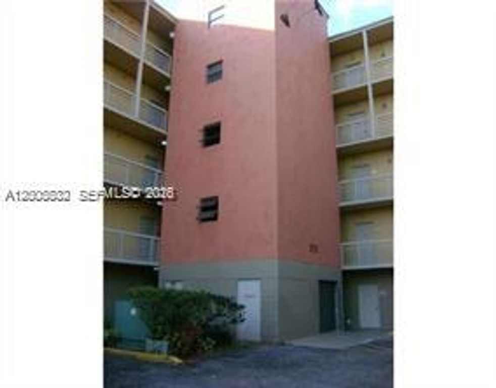 8290 LAKE DR 412, Doral, FL 33166