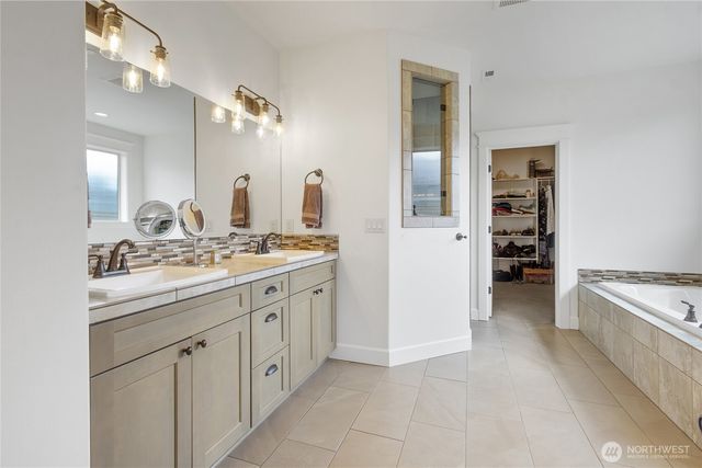 7901 Connells Prairie Rd E, Bonney Lake, WA 98391