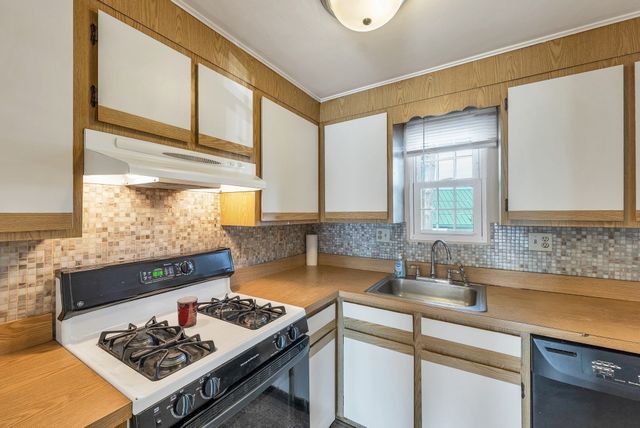 1261 Pawtucket Blvd 6, Lowell, MA 01854