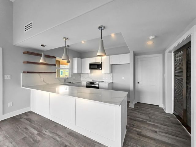 186 Ocean View Drive, Crystal Beach, TX 77650