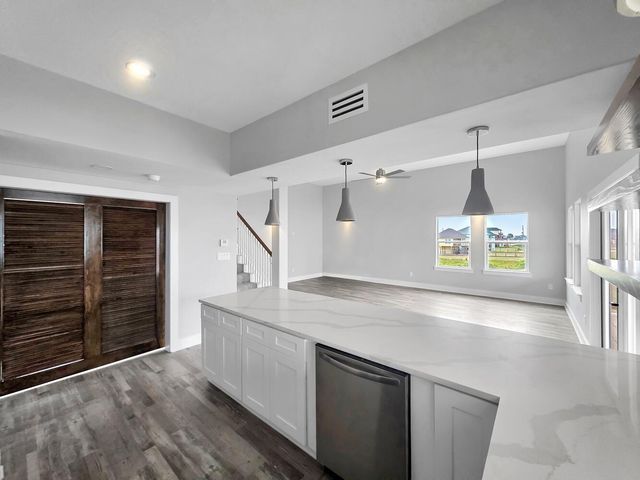 186 Ocean View Drive, Crystal Beach, TX 77650