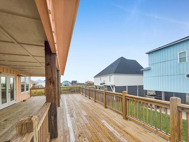 186 Ocean View Drive, Crystal Beach, TX 77650