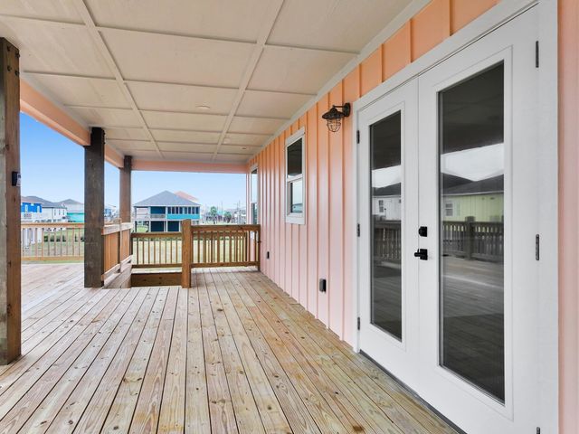 186 Ocean View Drive, Crystal Beach, TX 77650
