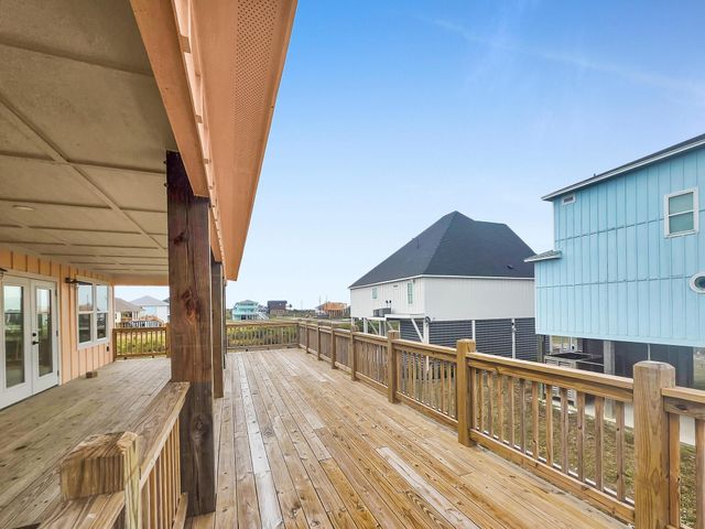 186 Ocean View Drive, Crystal Beach, TX 77650