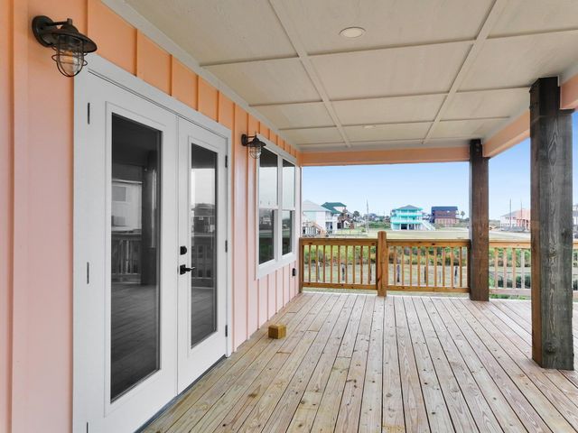 186 Ocean View Drive, Crystal Beach, TX 77650