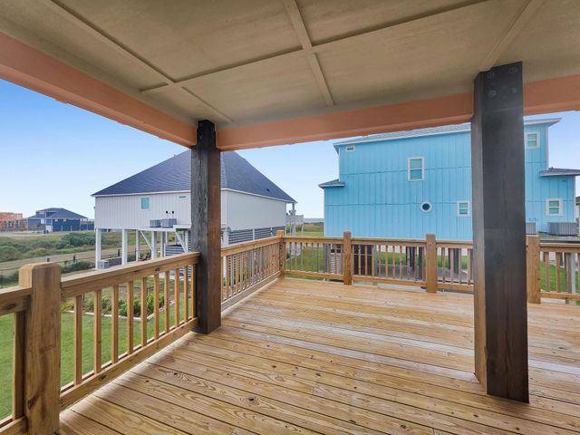 186 Ocean View Drive, Crystal Beach, TX 77650