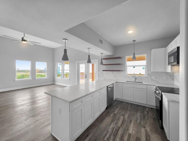 186 Ocean View Drive, Crystal Beach, TX 77650
