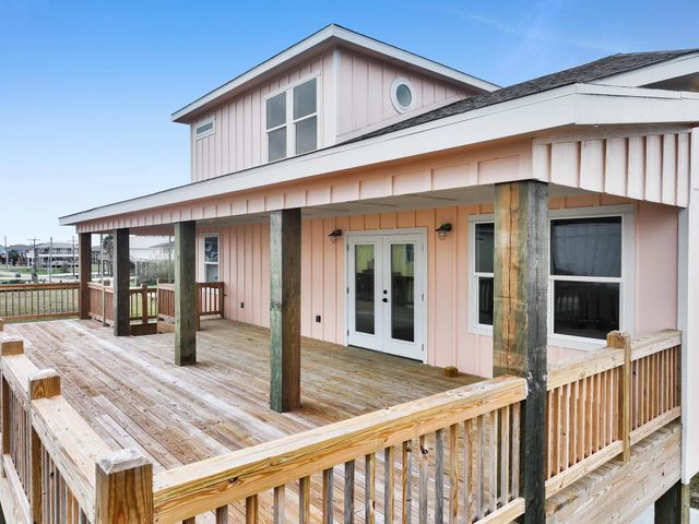 186 Ocean View Drive, Crystal Beach, TX 77650