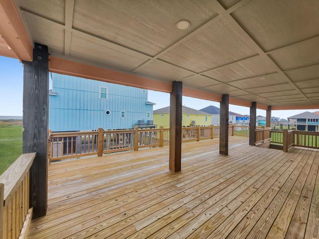 186 Ocean View Drive, Crystal Beach, TX 77650