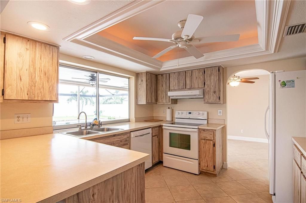 3929 SE 10th AVE, CAPE CORAL, FL 33904 — photo 5