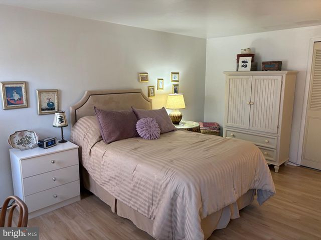 8 RIDGEWOOD PL, Willingboro, NJ 08046