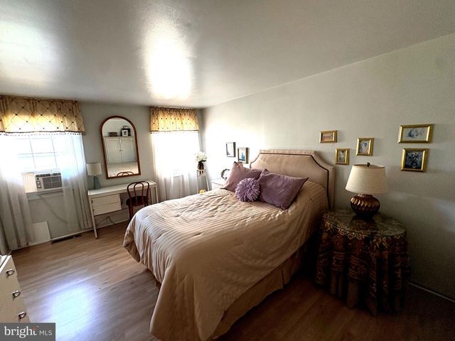 8 RIDGEWOOD PL, Willingboro, NJ 08046