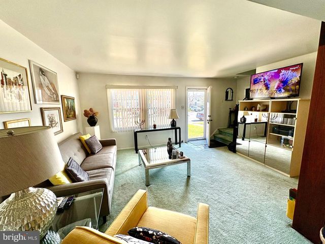 8 RIDGEWOOD PL, Willingboro, NJ 08046