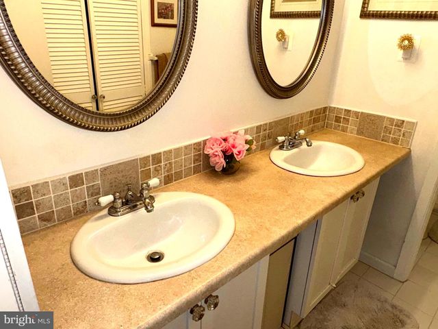 8 RIDGEWOOD PL, Willingboro, NJ 08046