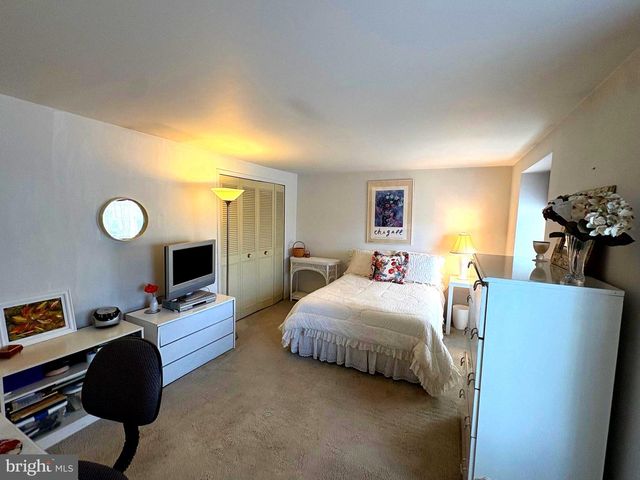 8 RIDGEWOOD PL, Willingboro, NJ 08046