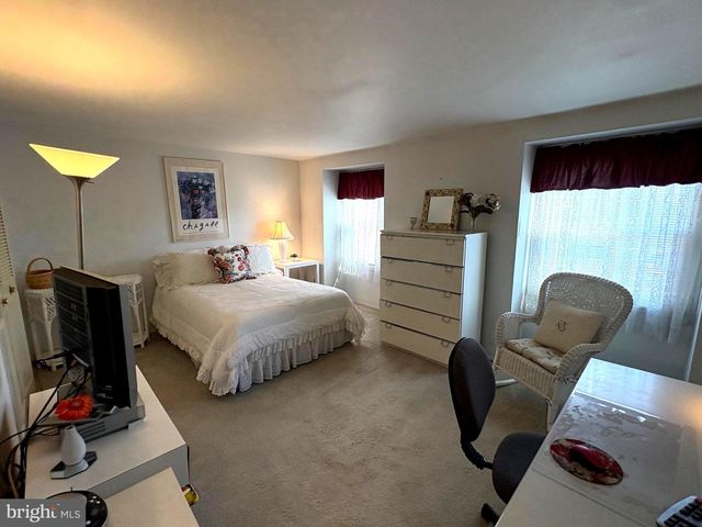 8 RIDGEWOOD PL, Willingboro, NJ 08046