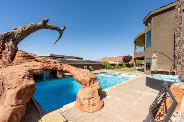 2203 W SILVER CLOUD DR, St. George, UT 84770