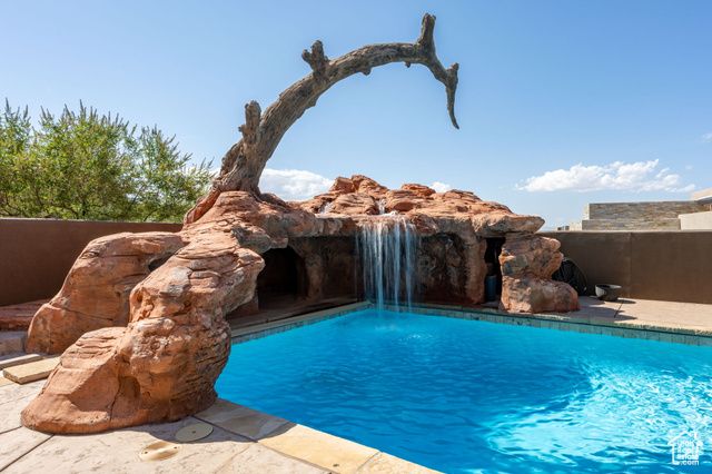 2203 W SILVER CLOUD DR, St. George, UT 84770