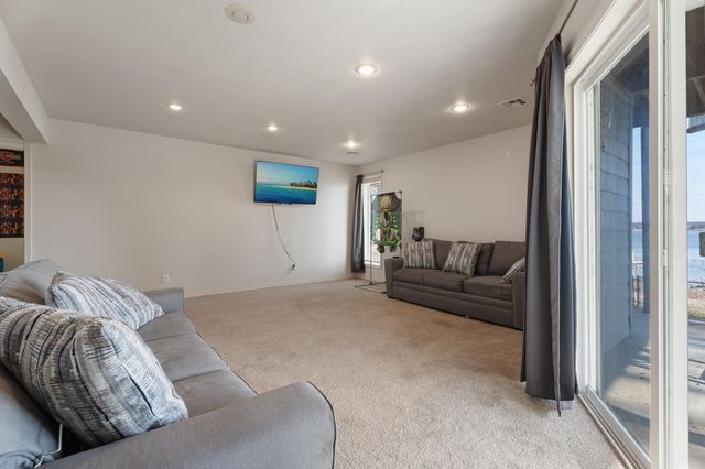 25245 S 613 Road, Grove, OK 74344