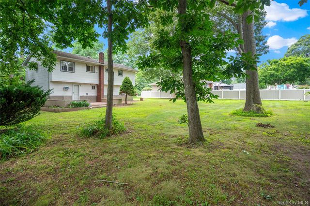 39 Wolfhollow Road, Centereach, NY 11720