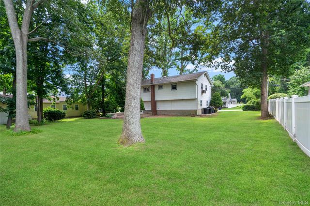 39 Wolfhollow Road, Centereach, NY 11720