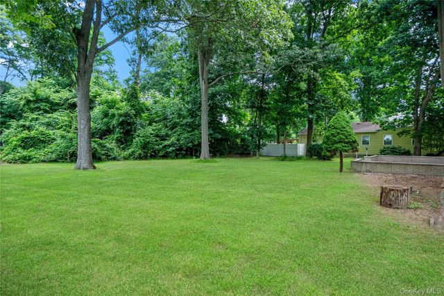 39 Wolfhollow Road, Centereach, NY 11720