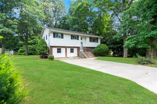 39 Wolfhollow Road, Centereach, NY 11720