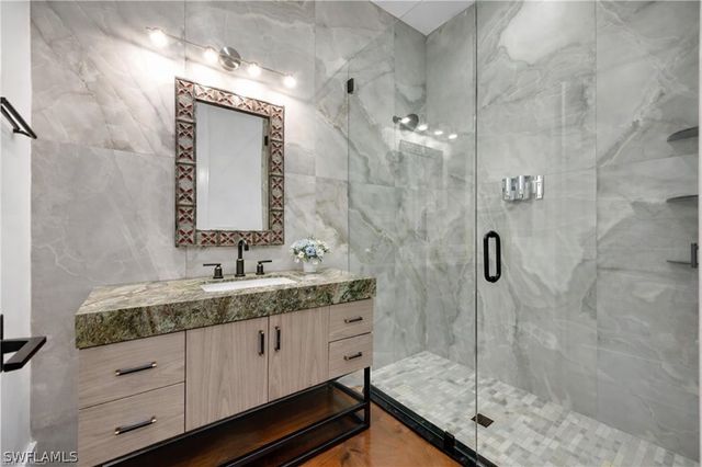 2401 Coach House LN, Naples, FL 34105