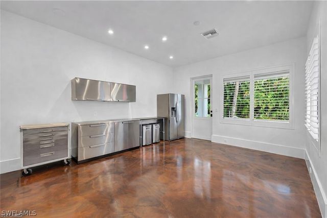 2401 Coach House LN, Naples, FL 34105