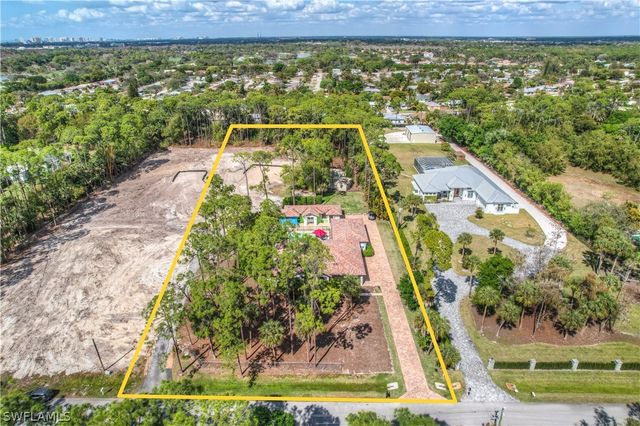 2401 Coach House LN, Naples, FL 34105