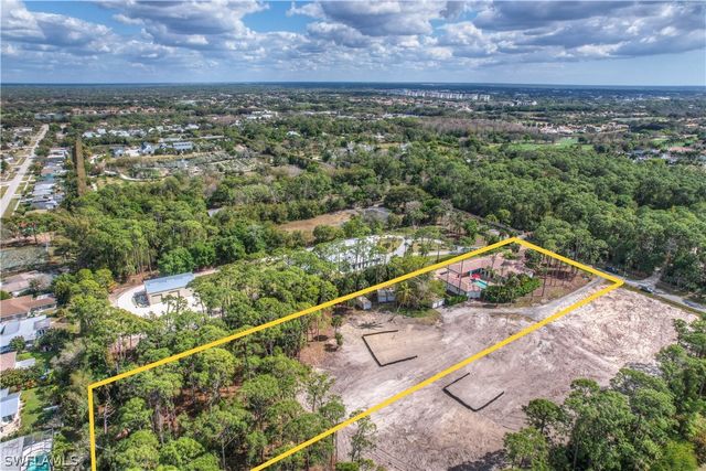 2401 Coach House LN, Naples, FL 34105