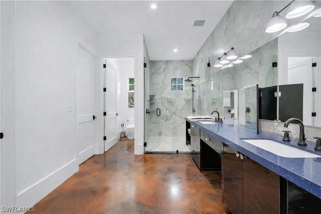 2401 Coach House LN, Naples, FL 34105