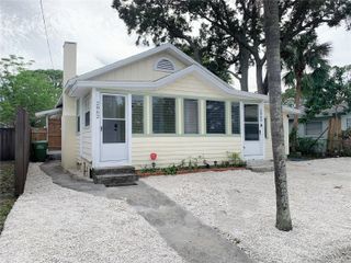 2060 9TH STREET B, Sarasota, FL 34237