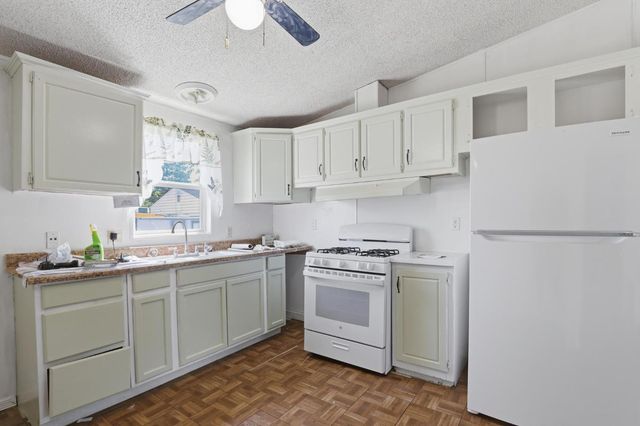 1683 6th Ave, Olivehurst, CA 95961