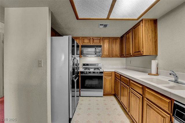 2716 Laguna Shores Lane, Las Vegas, NV 89121