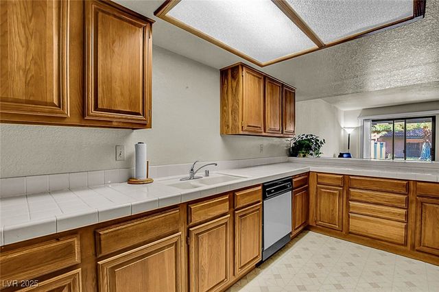 2716 Laguna Shores Lane, Las Vegas, NV 89121