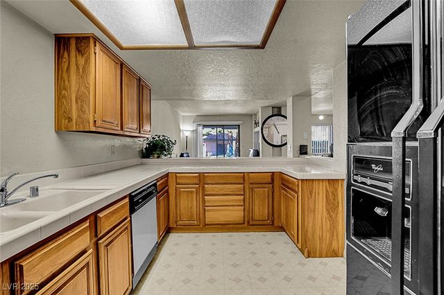 2716 Laguna Shores Lane, Las Vegas, NV 89121