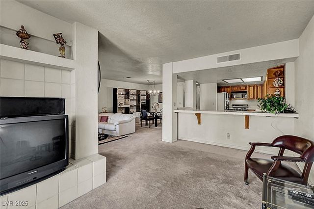 2716 Laguna Shores Lane, Las Vegas, NV 89121