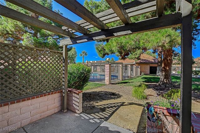 2716 Laguna Shores Lane, Las Vegas, NV 89121