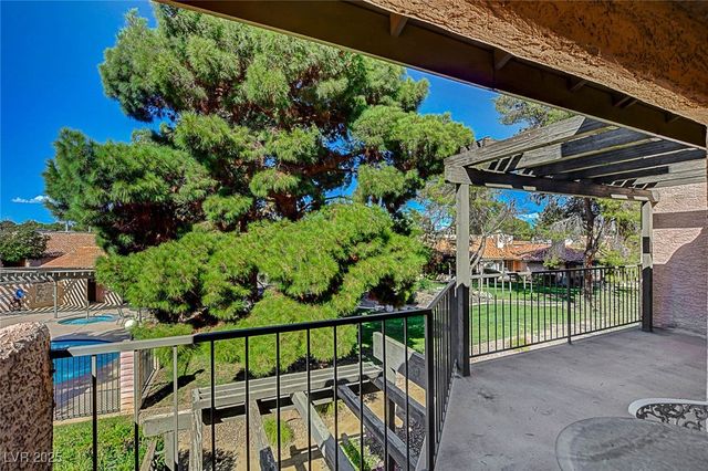 2716 Laguna Shores Lane, Las Vegas, NV 89121