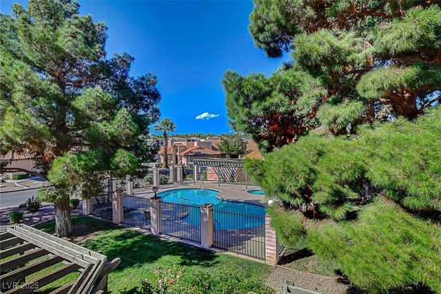 2716 Laguna Shores Lane, Las Vegas, NV 89121