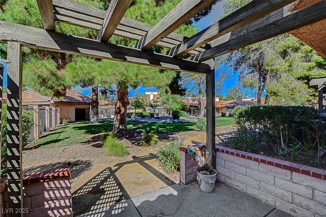 2716 Laguna Shores Lane, Las Vegas, NV 89121