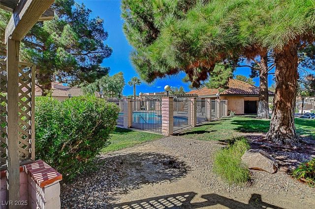 2716 Laguna Shores Lane, Las Vegas, NV 89121