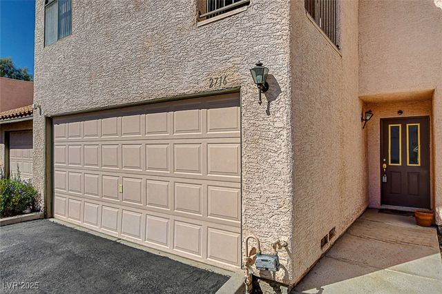 2716 Laguna Shores Lane, Las Vegas, NV 89121