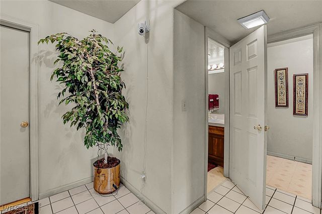 2716 Laguna Shores Lane, Las Vegas, NV 89121