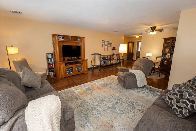 231 Arrowhead Dr, Slippery Rock Twp, PA 16057