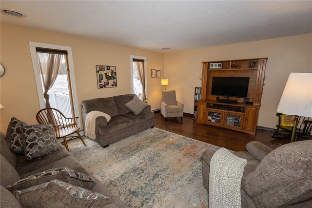 231 Arrowhead Dr, Slippery Rock Twp, PA 16057