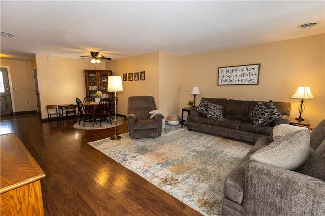 231 Arrowhead Dr, Slippery Rock Twp, PA 16057
