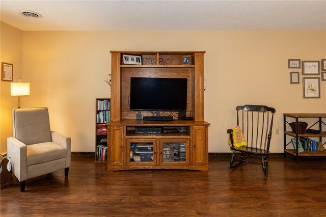 231 Arrowhead Dr, Slippery Rock Twp, PA 16057