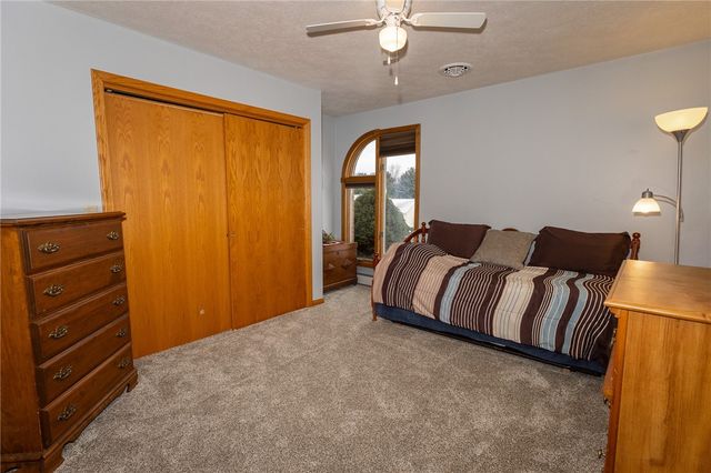 231 Arrowhead Dr, Slippery Rock Twp, PA 16057